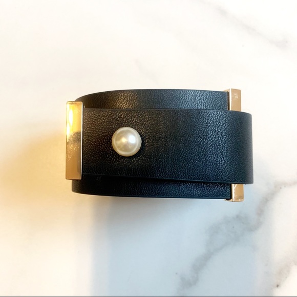 Chic Black Bracelet - Picture 2 of 8